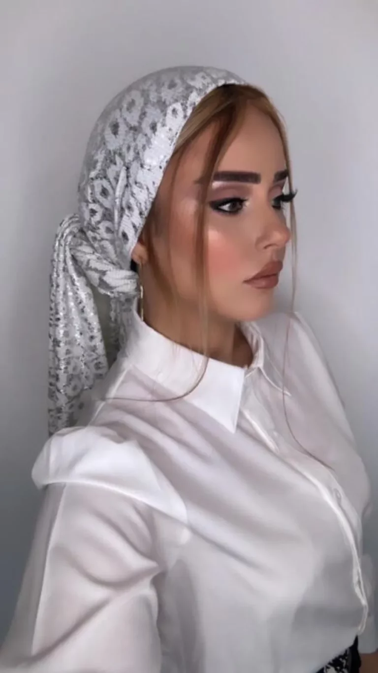מטפחת לונג פייט מודפס לבנה