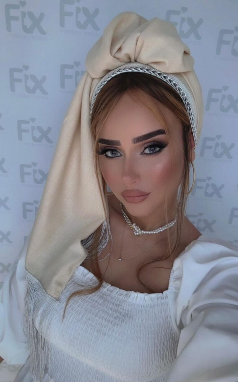 מטפחת פסקאדו בשילוב תכשיט זהב