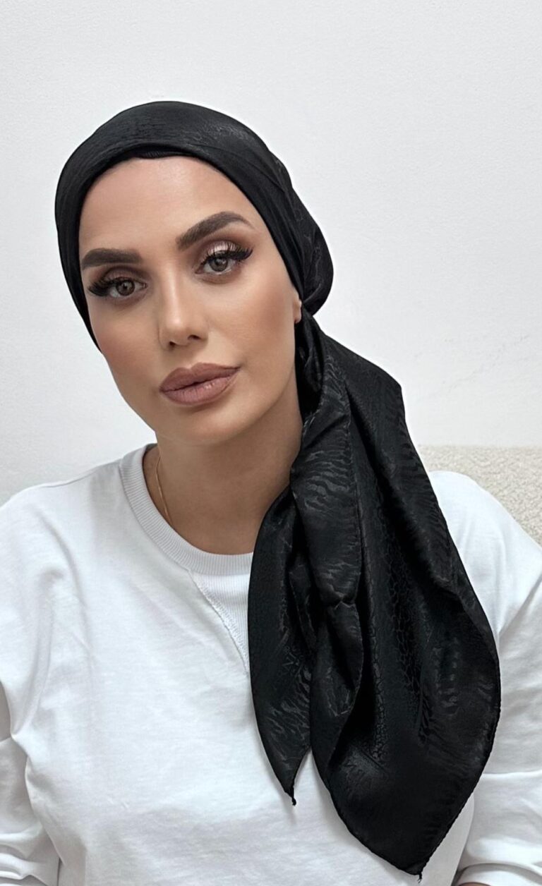 מטפחת מרובעת סאטן משי מנומר שחור