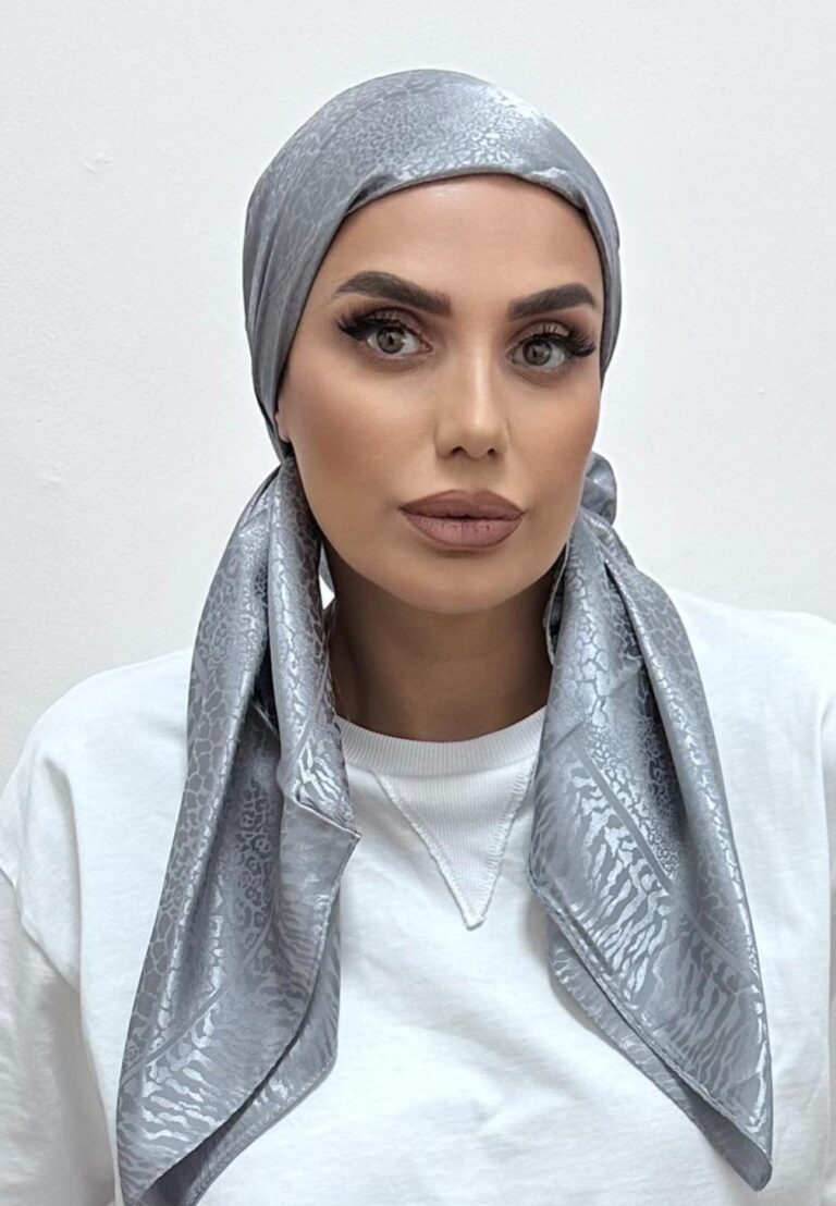 מטפחת מרובעת סאטן משי מנומר כסף