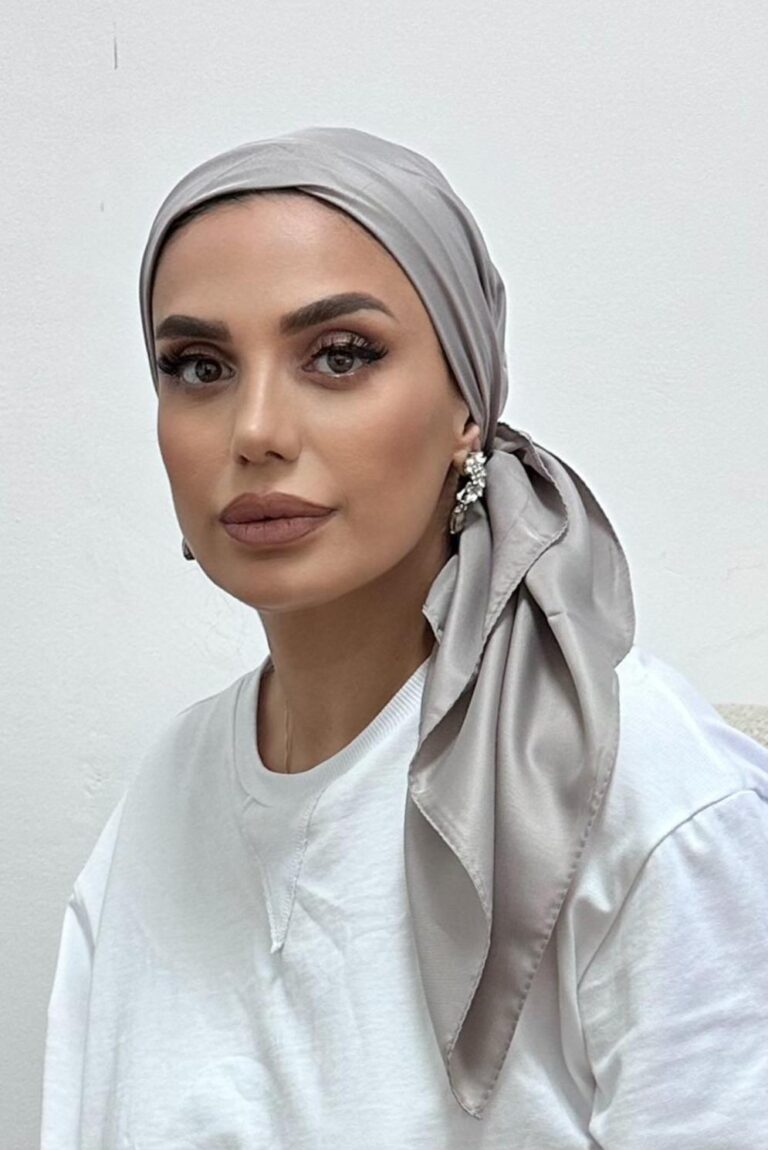 מטפחת מרובעת סאטן משי מט כסף